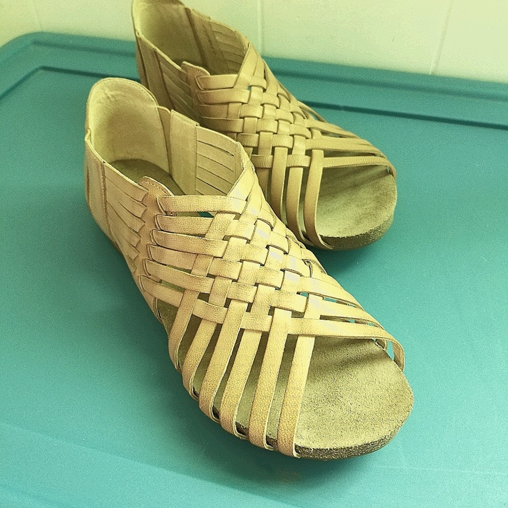 Soft leather huaraches - barely worn